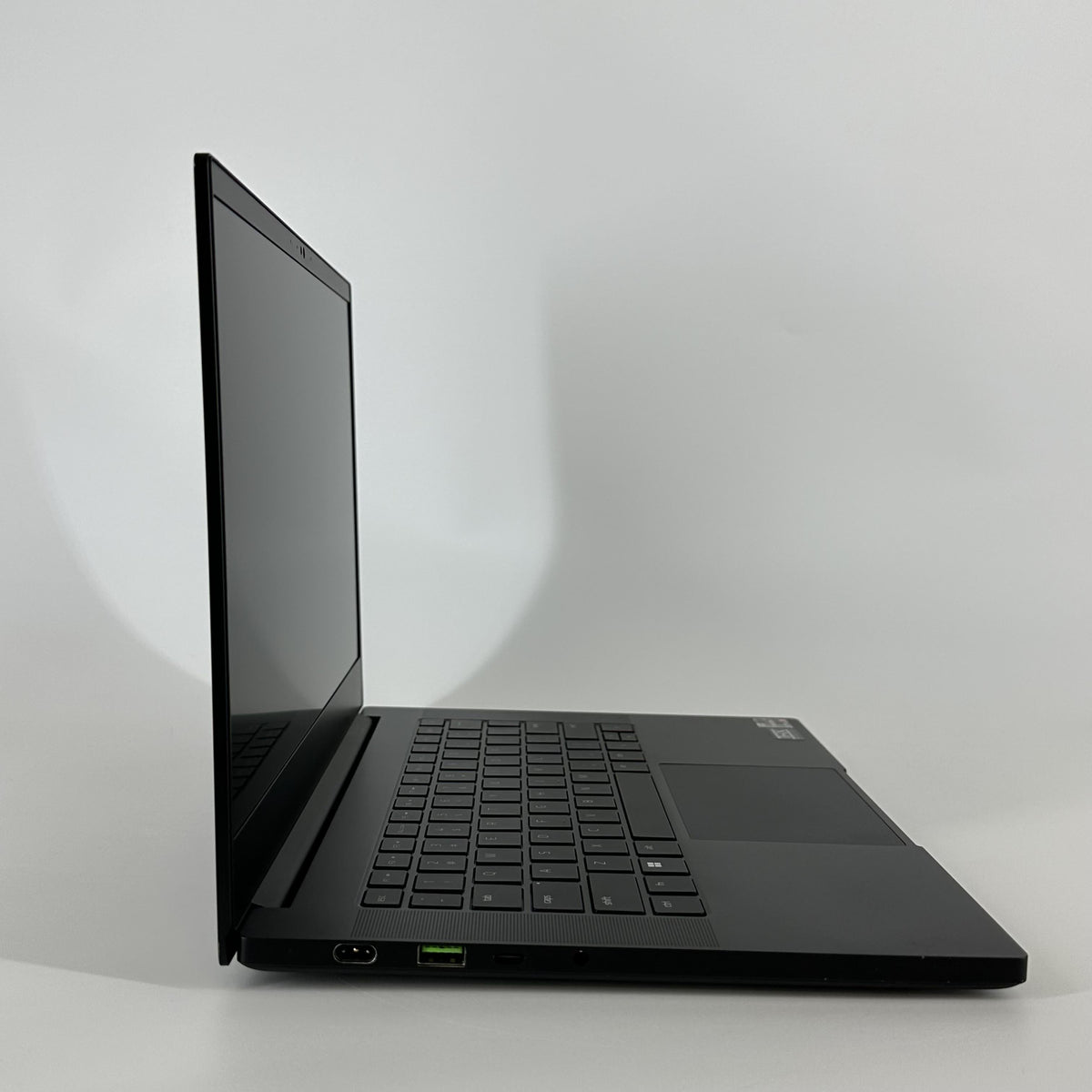 Razer Blade 14 2022 Black 3.3 GHz AMD Ryzen 9 6900HX 16GB RAM 1TB Solid State Drive NVIDIA GeForce RTX 3060 6 GB