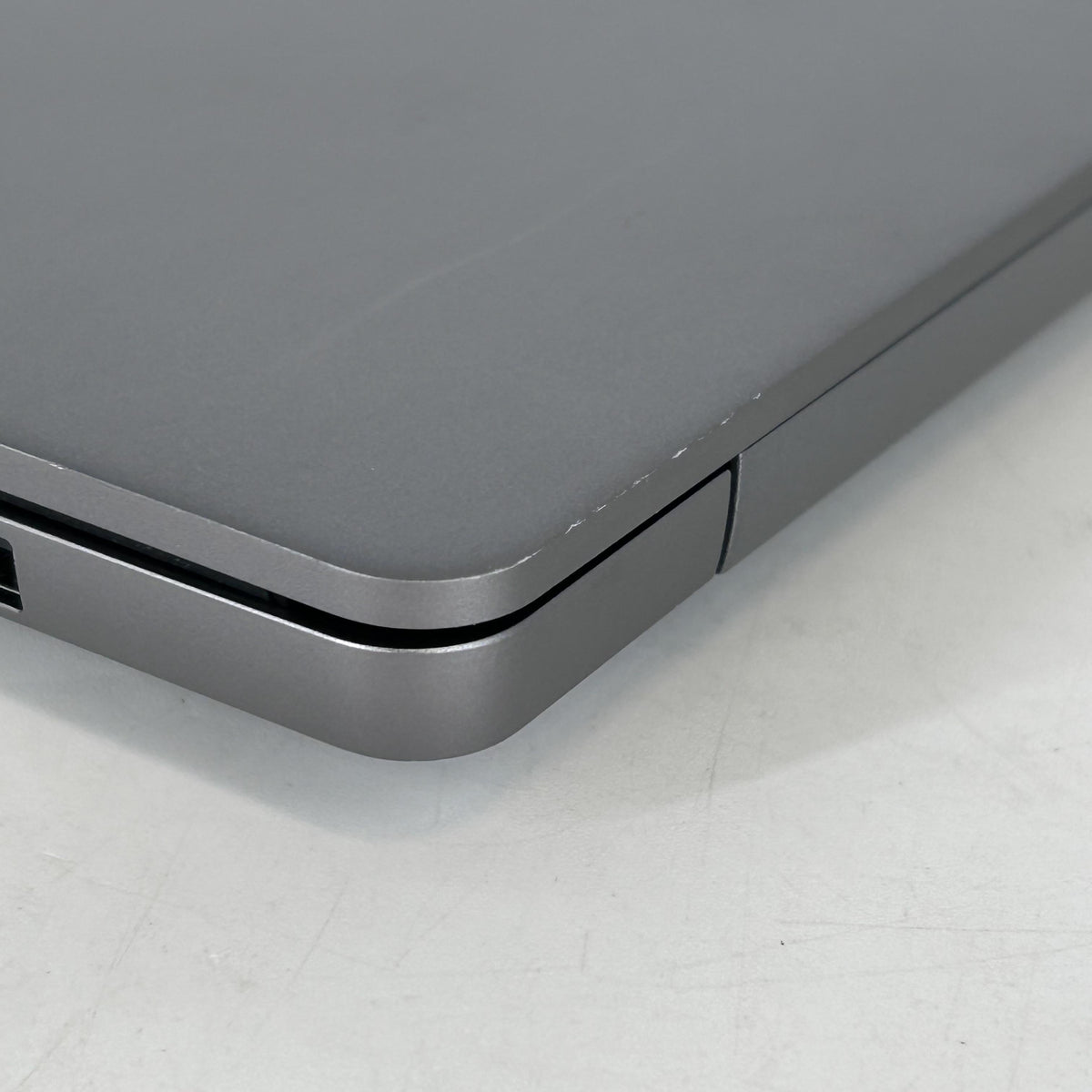 Lenovo IdeaPad Pro 5i 16 Luna Grey 1.4 GHz Intel Core Ultra 7 16GB RAM 1TB Solid State Drive NVIDIA GeForce RTX 3050 6 GB