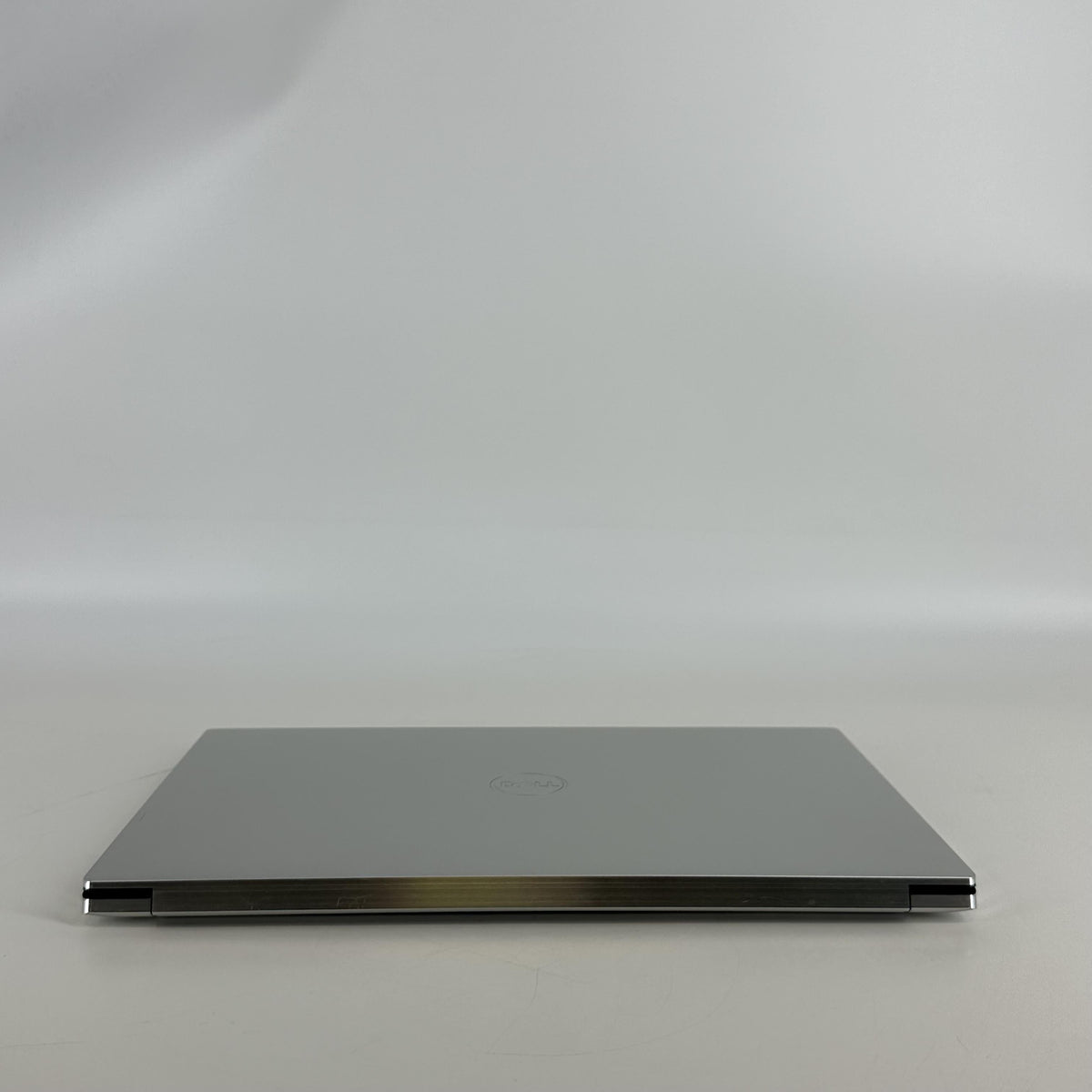 Dell XPS 15 9520 Silver 2.5 GHz Intel Core i9 12th Gen. 32GB RAM 1TB Solid State Drive NVIDIA GeForce RTX 3050 Ti 4 GB
