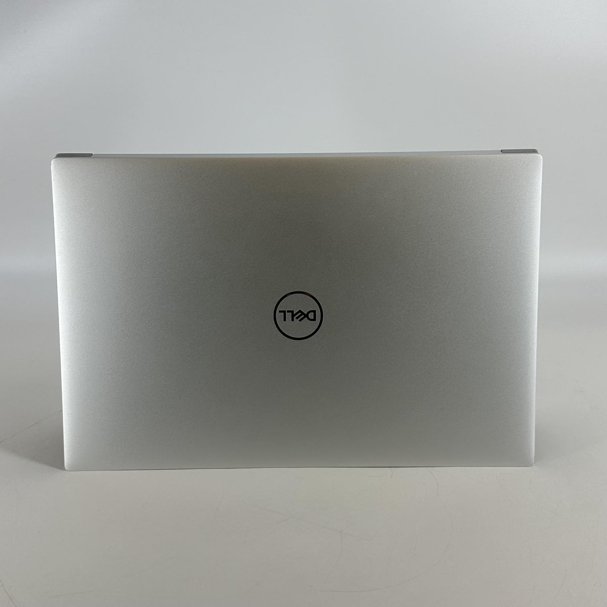 Dell XPS 15 9520 Silver 2.5 GHz Intel Core i9 12th Gen. 32GB RAM 1TB Solid State Drive NVIDIA GeForce RTX 3050 Ti 4 GB