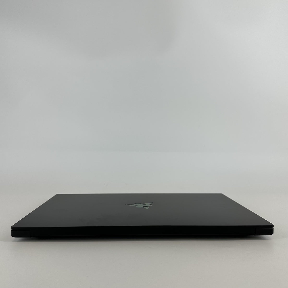 Razer Blade 16 2025 Black 2.0 GHz AMD Ryzen AI 9 365 16GB RAM 1TB Solid State Drive NVIDIA GeForce RTX 5060 8 GB