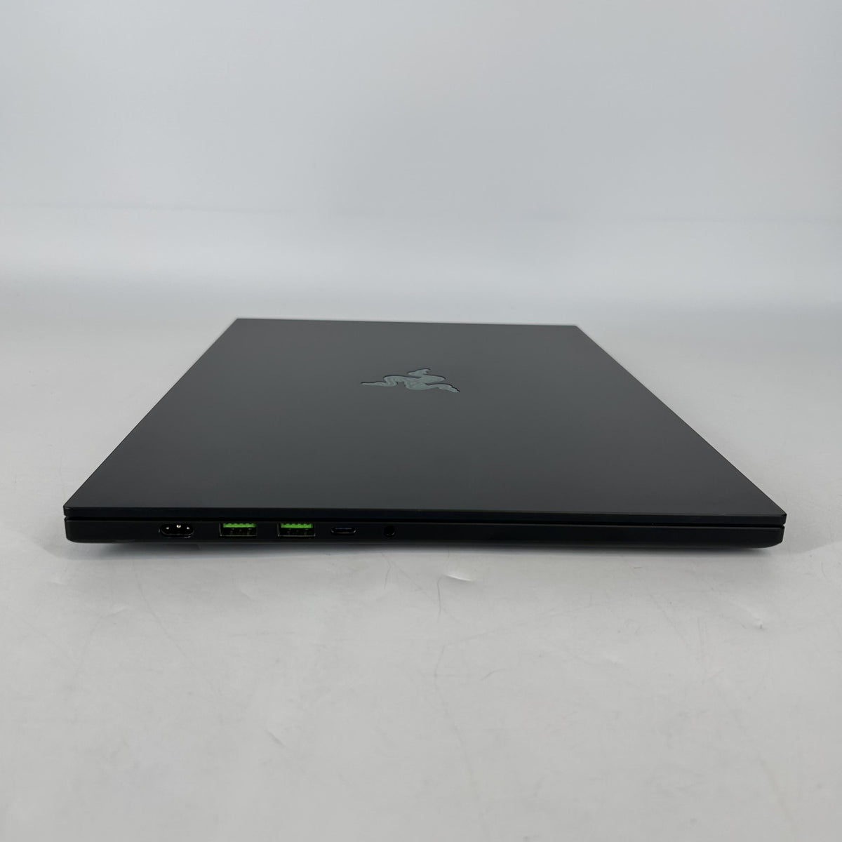 Razer Blade 16 2025 Black 2.0 GHz AMD Ryzen AI 9 365 32GB RAM 1TB Solid State Drive NVIDIA GeForce RTX 5070 Ti 12 GB