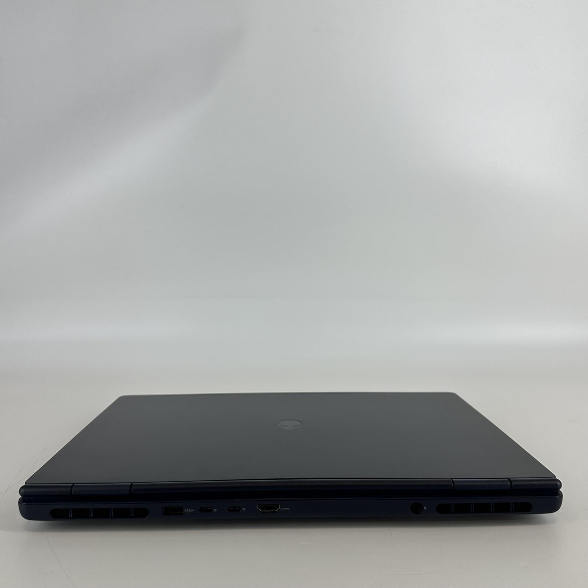 Dell Alienware 16 Aurora Interstellar Indigo 2.5 GHz Intel Core 7 Series 2 32GB RAM 1TB Solid State Drive NVIDIA GeForce RTX 5060 8 GB