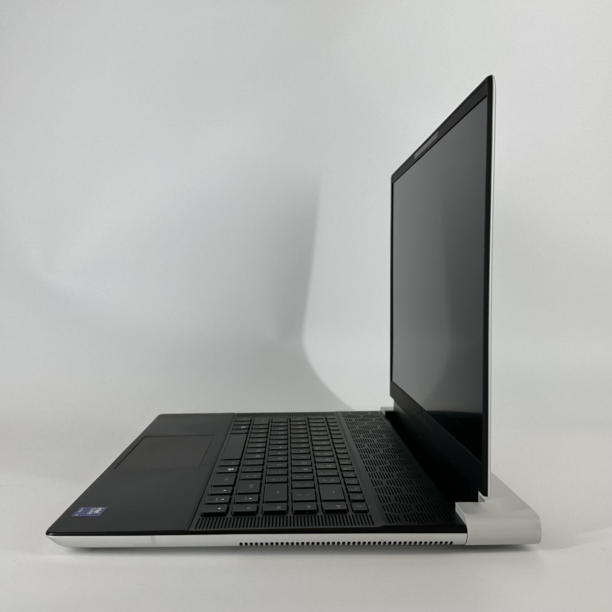 Dell Alienware X16 R2 Silver 2.3 GHz Intel Core Ultra 9 32GB RAM 2TB Solid State Drive NVIDIA GeForce RTX 4090 16 GB