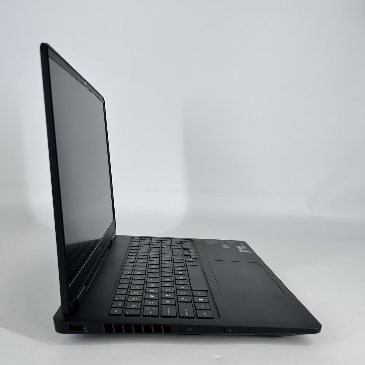 HP Omen 16 Black 2.4 GHz AMD Ryzen 9 8940HX 32GB RAM 1TB Solid State Drive NVIDIA GeForce RTX 5060 8 GB