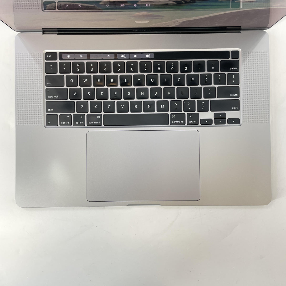Apple MacBook Pro 16 Touch Bar 2019 Silver 2.4 GHz Intel Core i9 9th Gen. 32GB RAM 1TB Solid State Drive AMD Radeon Pro 5500M 8 GB