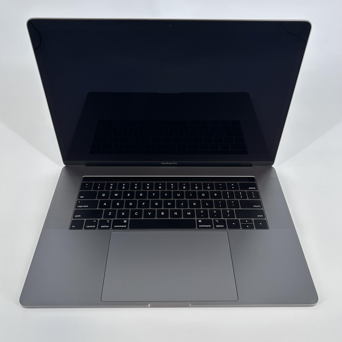 Apple MacBook Pro 15 Touch Bar 2019 Space Gray 2.4 GHz Intel Core i9 9th Gen. 32GB RAM 1TB Solid State Drive AMD Radeon Pro 560X 4 GB