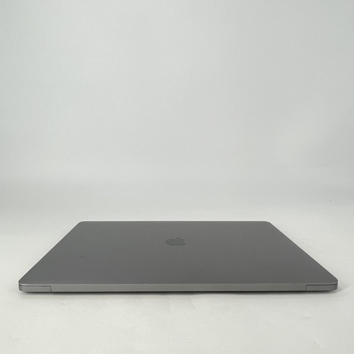 Apple MacBook Pro 16 Touch Bar 2019 Silver 2.4 GHz Intel Core i9 9th Gen. 32GB RAM 1TB Solid State Drive AMD Radeon Pro 5500M 8 GB