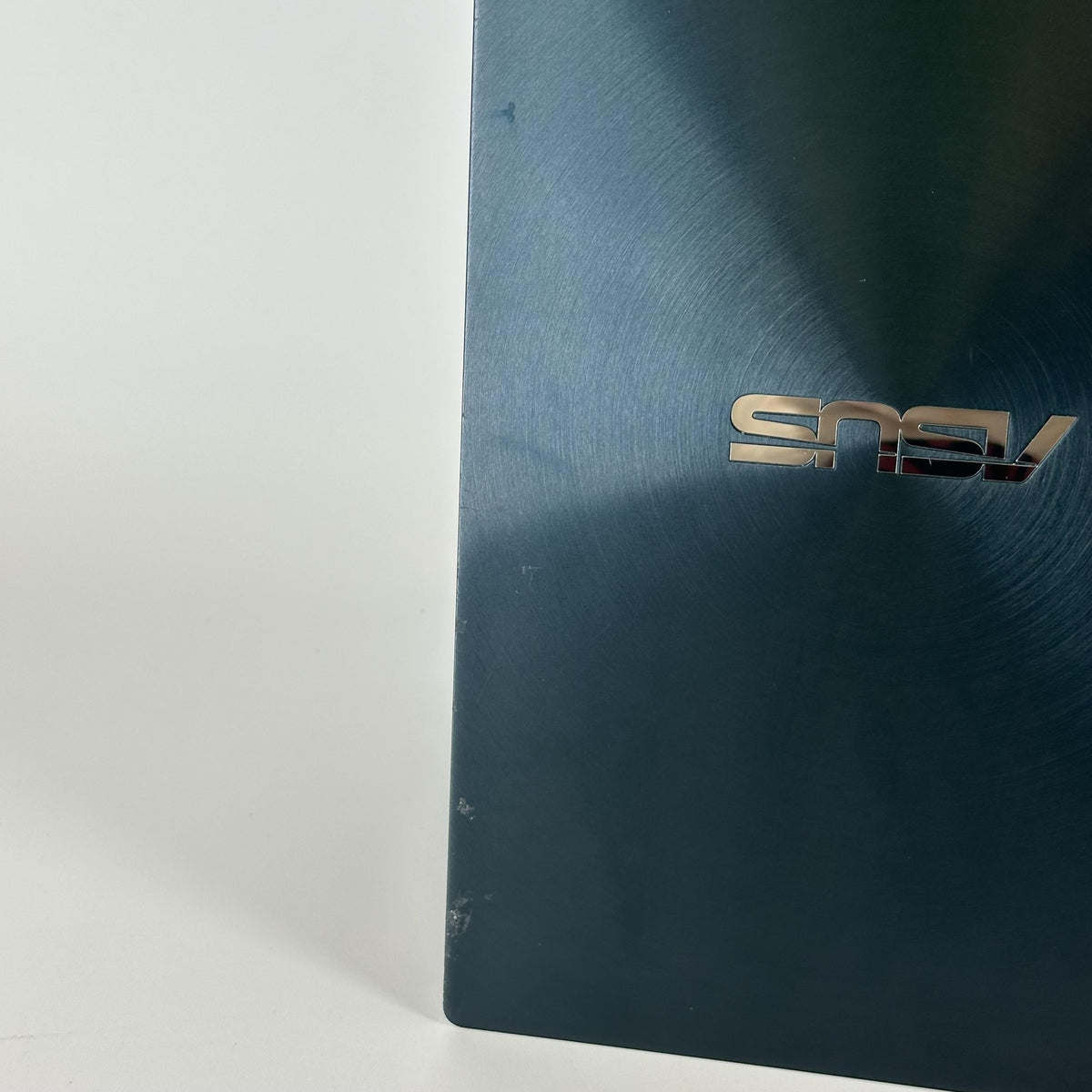 Asus Zenbook Pro Duo 15 Blue 2.4 GHz Intel Core i9 10th Gen. 32GB RAM 1TB Solid State Drive NVIDIA GeForce RTX 2060 6 GB