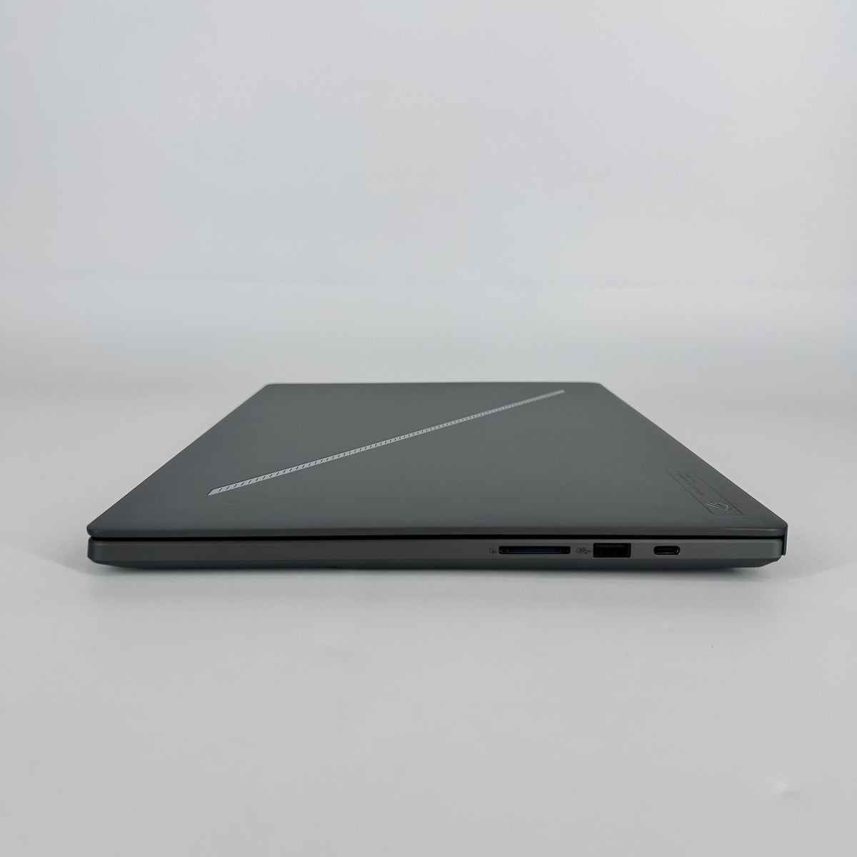 Asus ROG Zephyrus G16 GU605 16 Black 2.9 GHz Intel Core Ultra 9 Series 2 32GB RAM 2TB Solid State Drive NVIDIA GeForce RTX 5080 16 GB