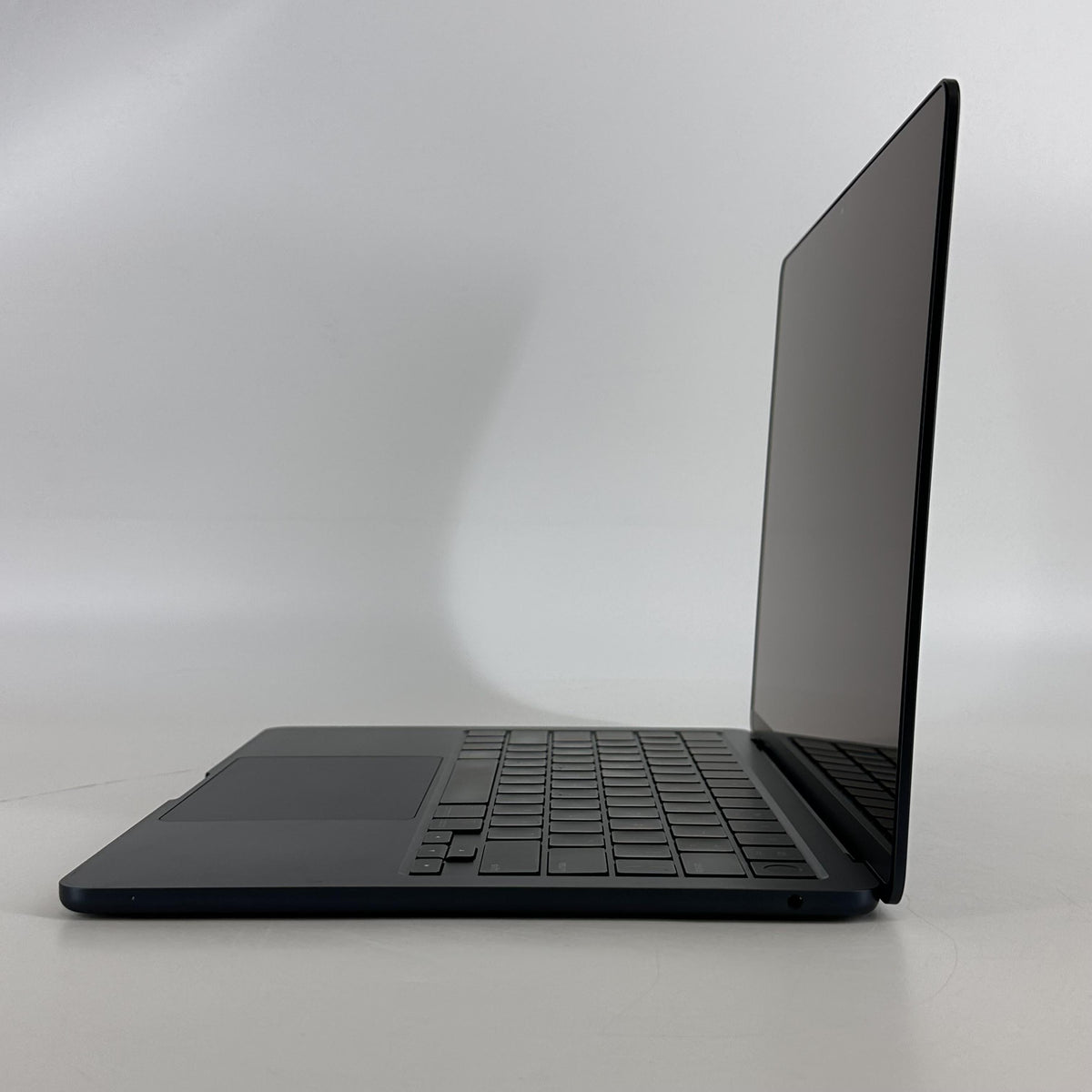 MacBook Air 13 2022 Blue 3.49 GHz M2 8-Core CPU 8GB Unified Memory 256GB Solid State Drive 8-Core GPU