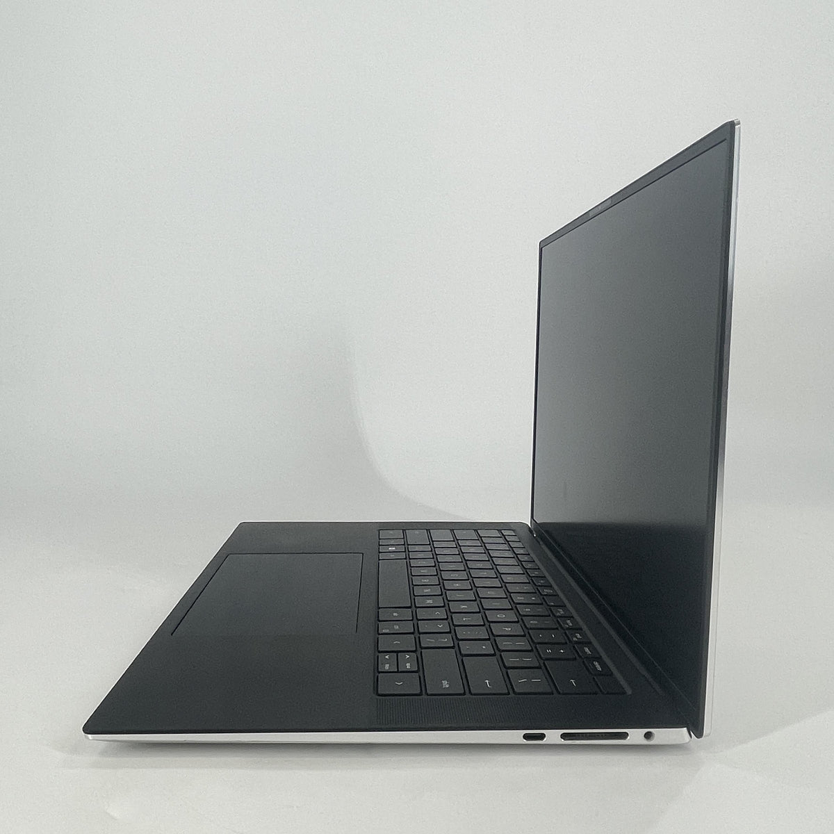 Dell XPS 15 9530 Silver 2.4 GHz Intel Core i7 13th Gen. 32GB RAM 512GB Solid State Drive Intel Arc A370M 4 GB