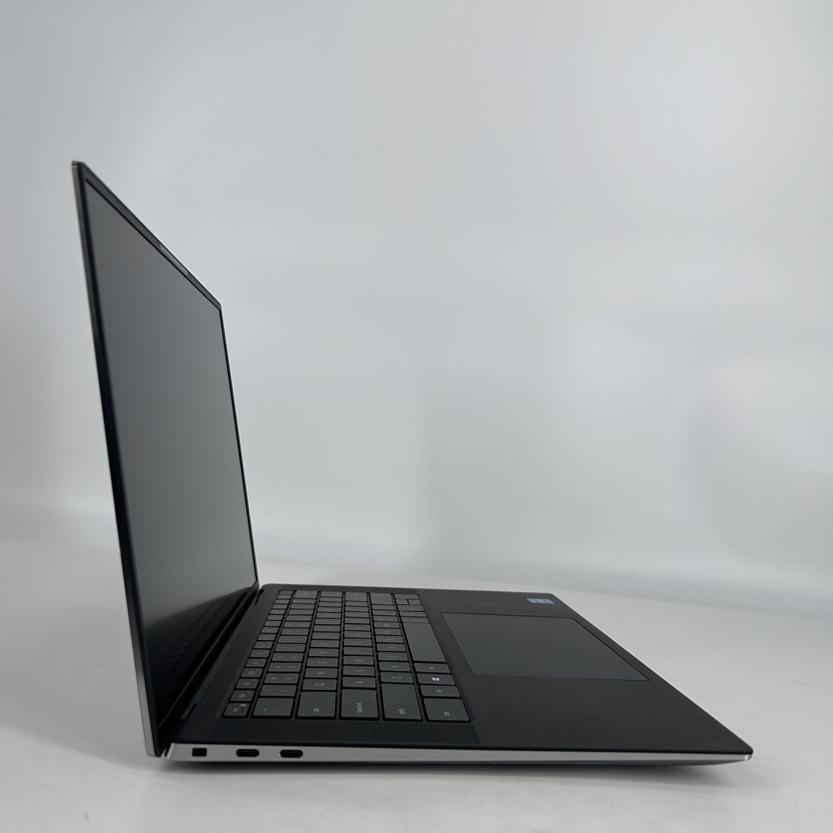 Dell Precision 5560 15.6 Gray 2.3 GHz Intel Core i7 11th Gen. 16GB RAM 512GB Solid State Drive NVIDIA Quadro T1200 4 GB