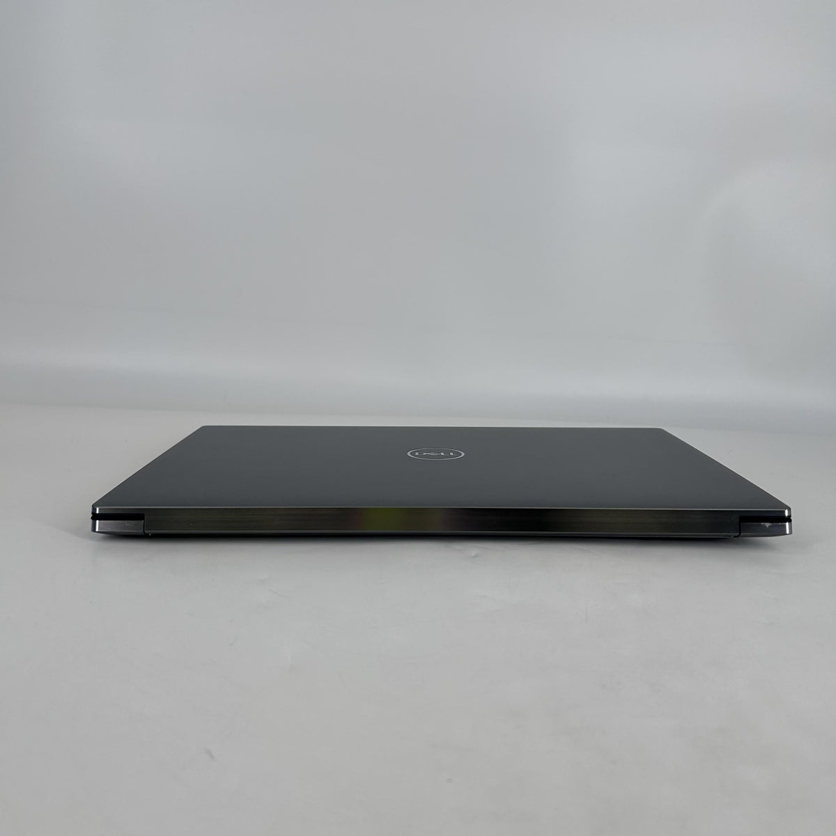 Dell Precision 5560 15.6 Gray 2.3 GHz Intel Core i7 11th Gen. 16GB RAM 512GB Solid State Drive NVIDIA Quadro T1200 4 GB