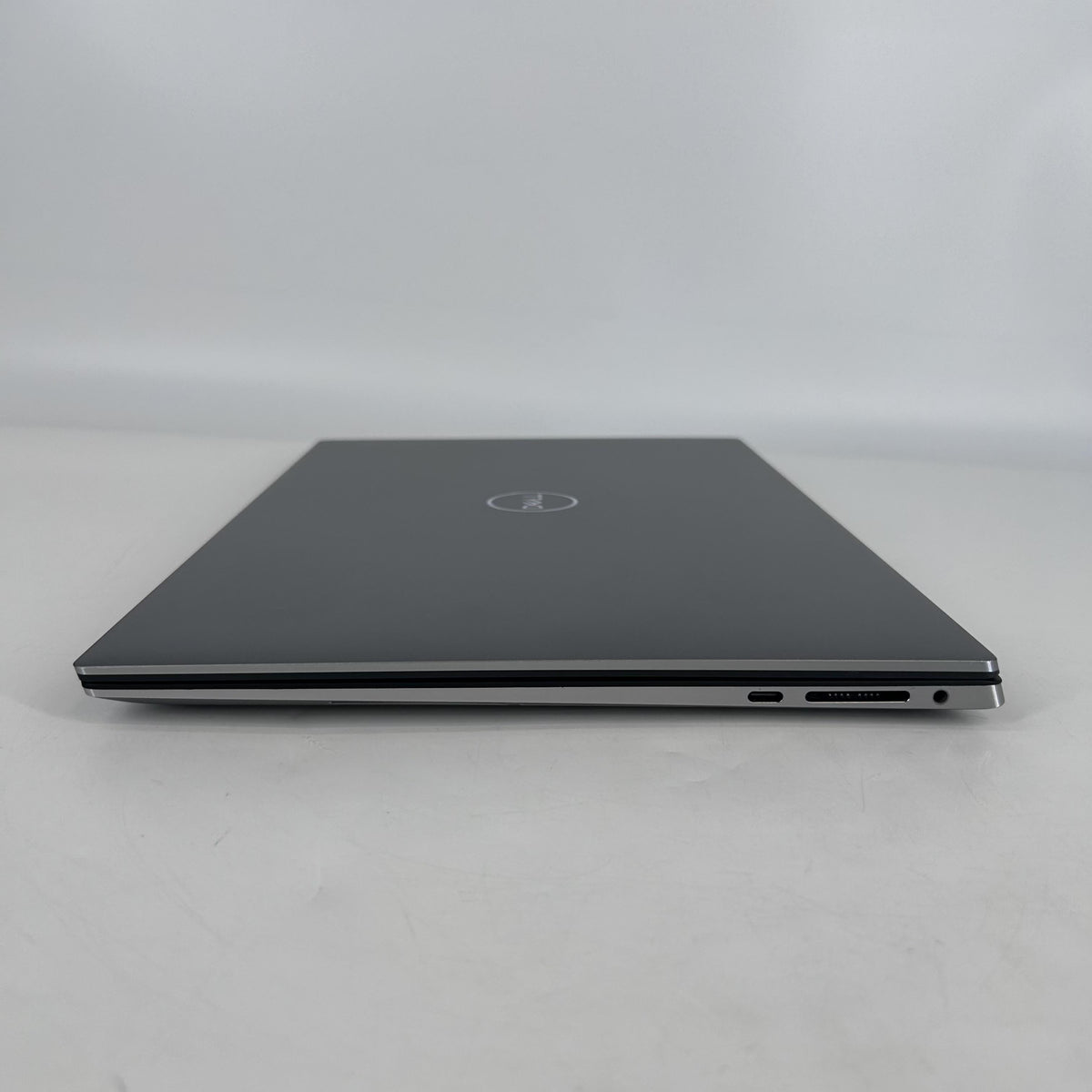 Dell Precision 5560 15.6 Gray 2.3 GHz Intel Core i7 11th Gen. 16GB RAM 512GB Solid State Drive NVIDIA Quadro T1200 4 GB