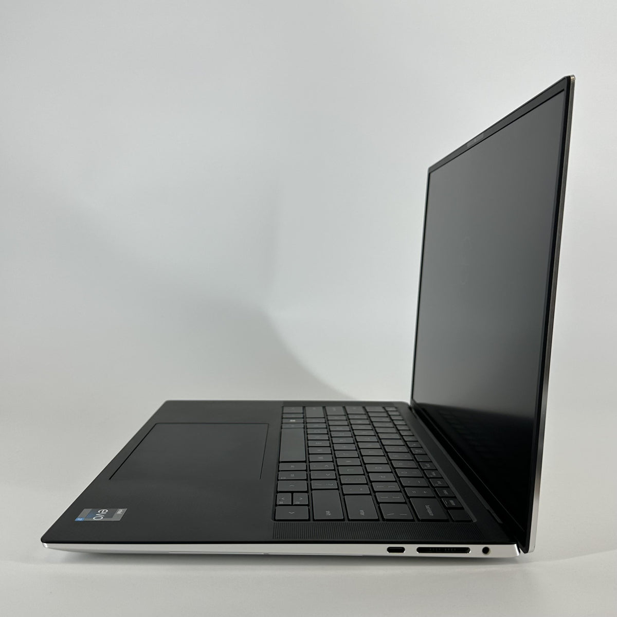 Dell XPS 15 9530 Silver 2.4 GHz Intel Core i7 13th Gen. 16GB RAM 512GB Solid State Drive NVIDIA GeForce RTX 4050 6 GB