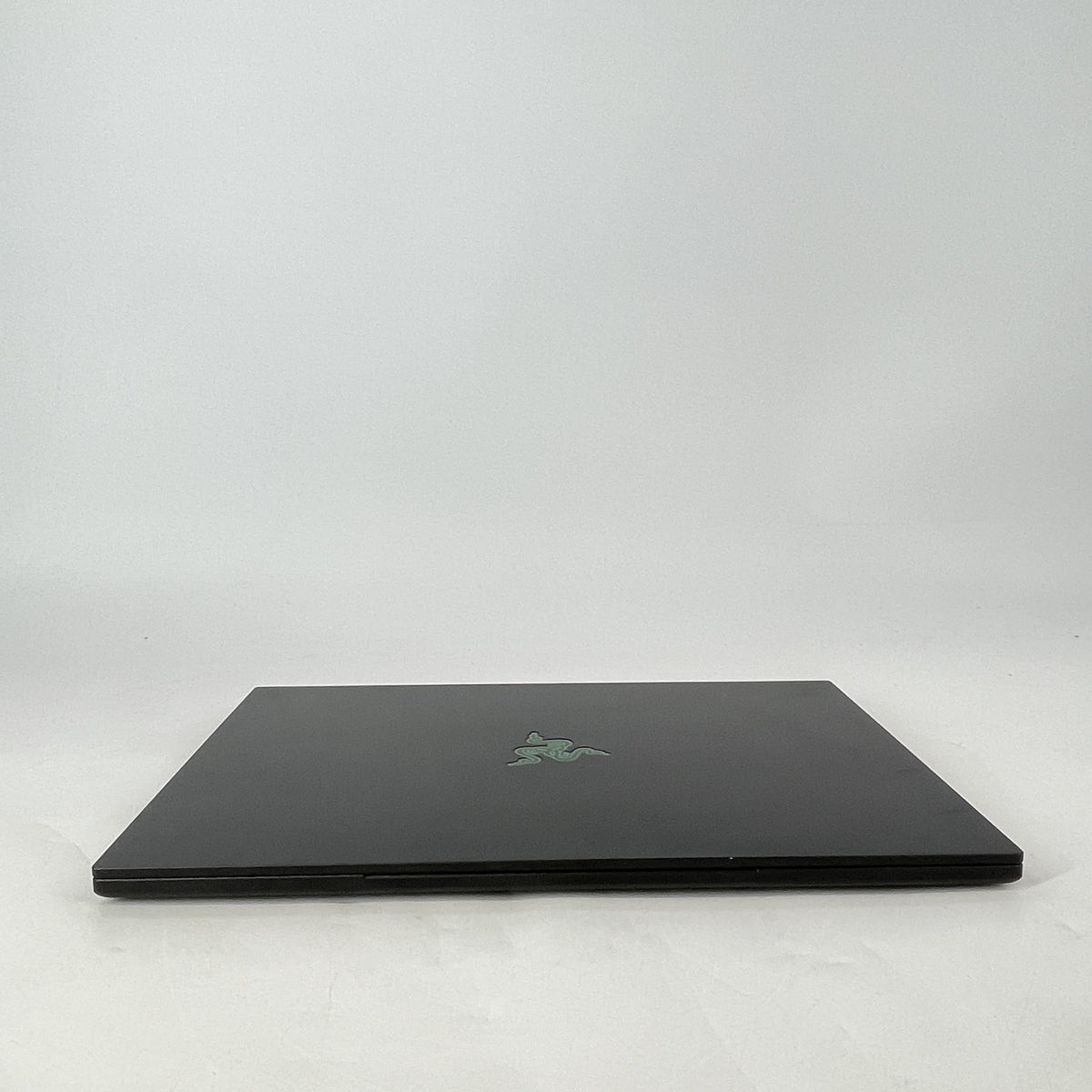 Razer Blade 16 2025 Black 2.0 GHz AMD Ryzen AI 9 365 32GB RAM 1TB Solid State Drive NVIDIA GeForce RTX 5070 Ti 12 GB