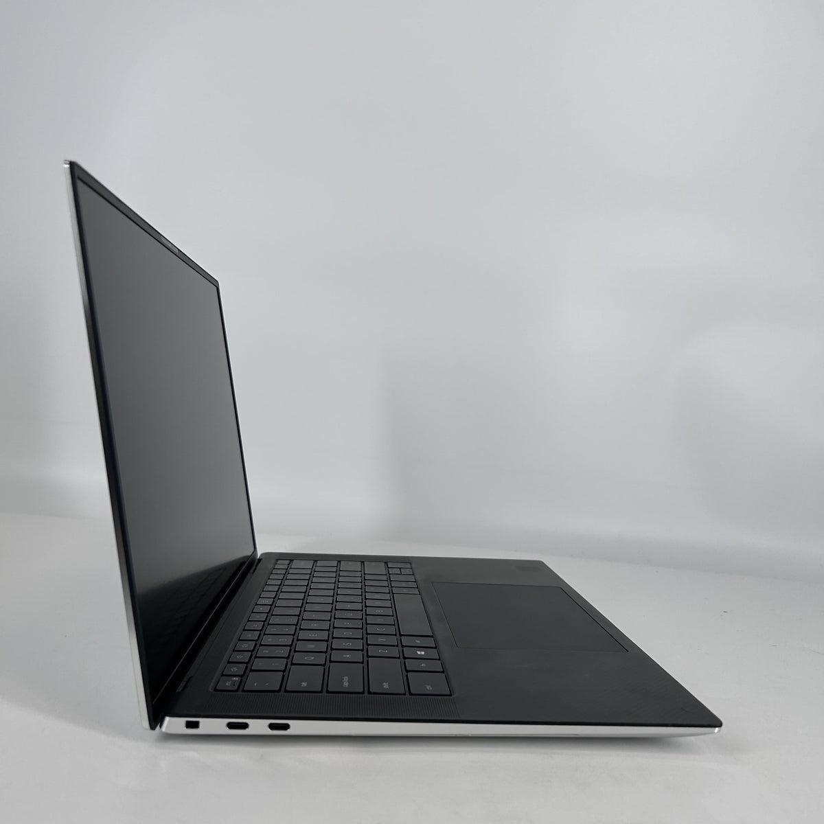 Dell XPS 15 9500 Silver 2.6 GHz Intel Core i7 10th Gen. 32GB RAM 512GB Solid State Drive NVIDIA GeForce GTX 1650 Ti 4 GB