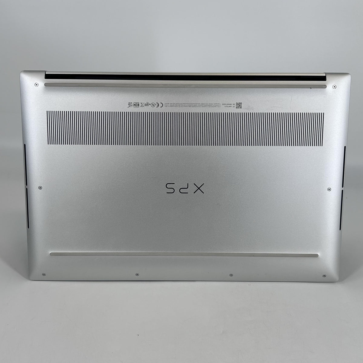 Dell XPS 15 9500 Silver 2.6 GHz Intel Core i7 10th Gen. 32GB RAM 512GB Solid State Drive NVIDIA GeForce GTX 1650 Ti 4 GB