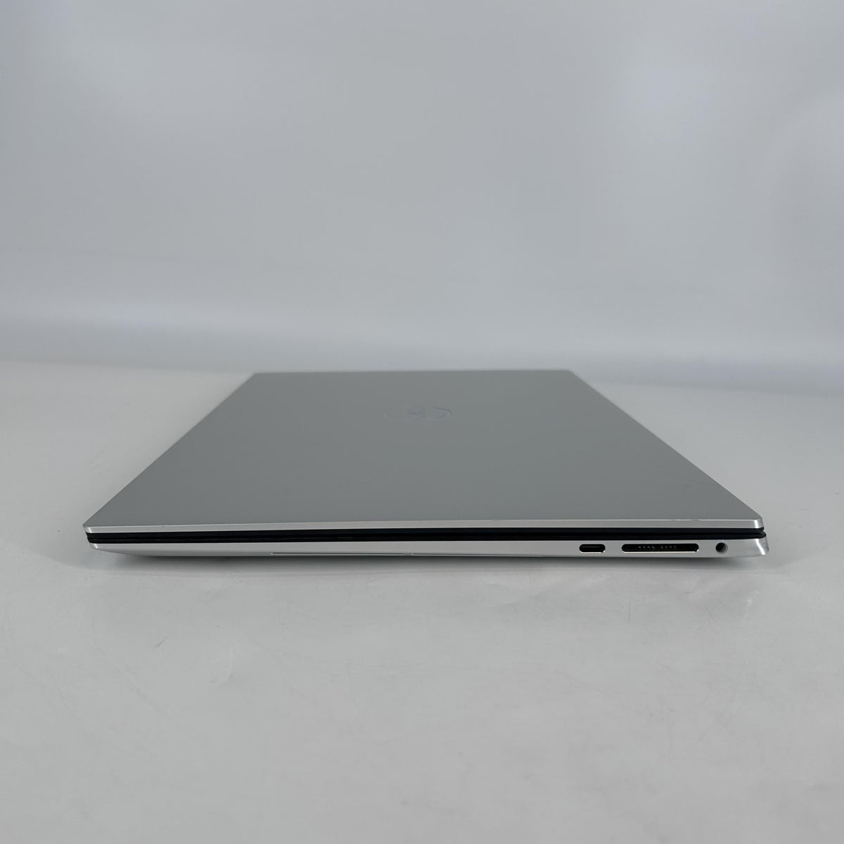 Dell XPS 15 9500 Silver 2.6 GHz Intel Core i7 10th Gen. 32GB RAM 512GB Solid State Drive NVIDIA GeForce GTX 1650 Ti 4 GB