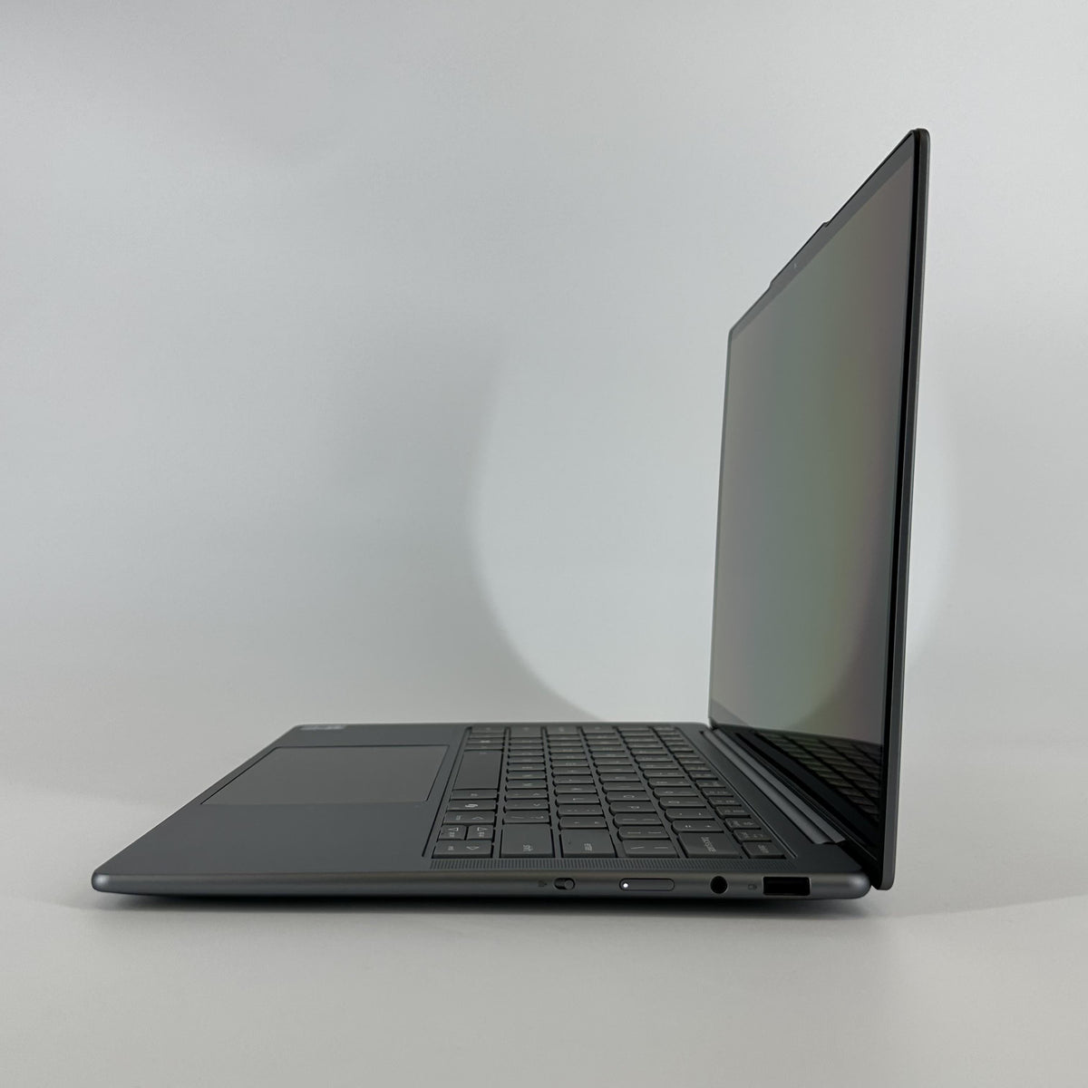 Lenovo Slim 7i 14 Gray 2.2 GHz Intel Core Ultra 7 16GB RAM 1TB Solid State Drive