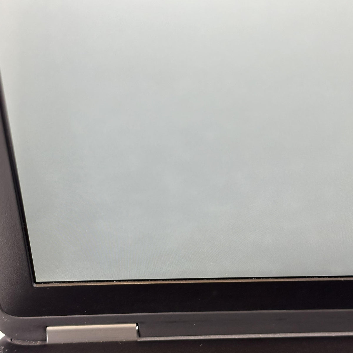Dell Latitude E7270 13 Black 2.4 GHz Intel Core i5 6th Gen. 4GB RAM 128GB Solid State Drive