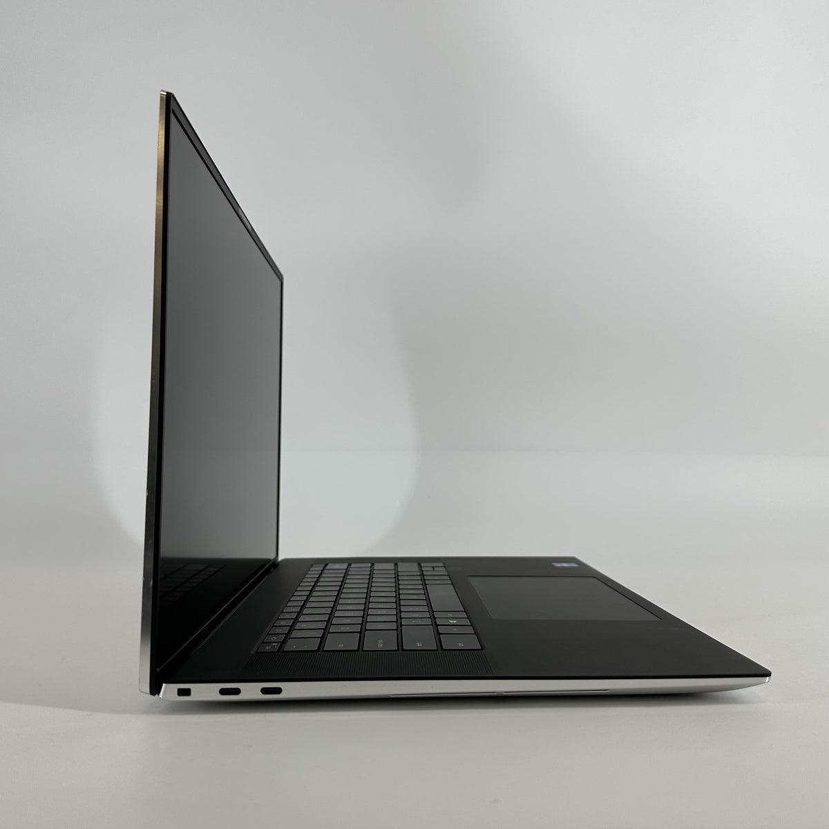 Dell XPS 17 9710 Silver 2.3 GHz Intel Core i7 11th Gen. 16GB RAM 512GB Solid State Drive NVIDIA GeForce RTX 3050 4 GB