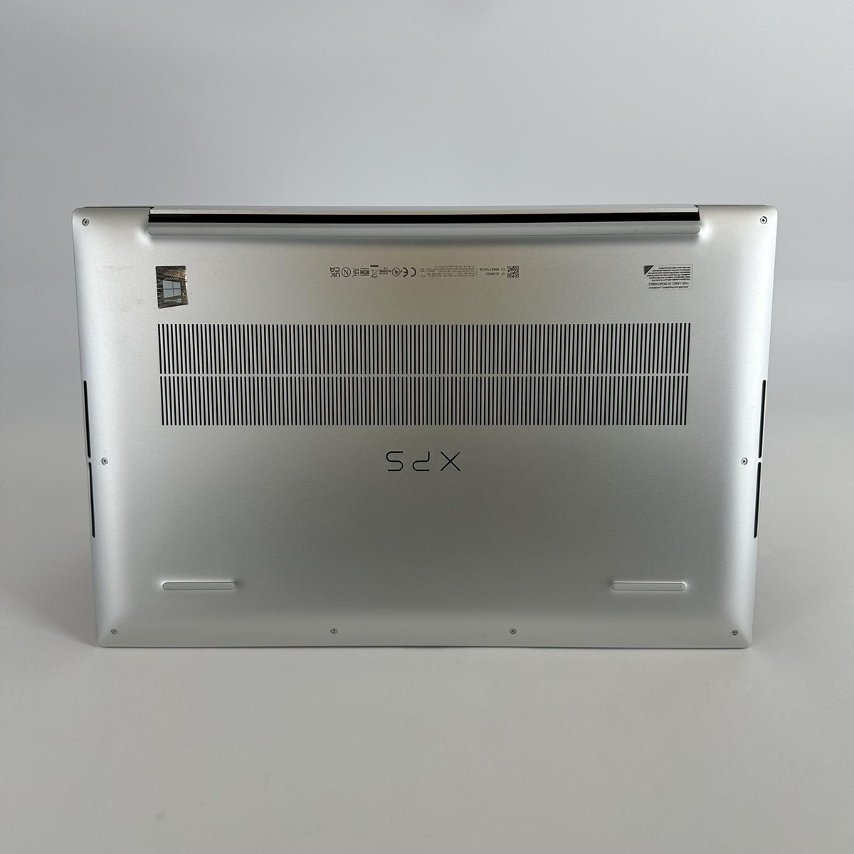 Dell XPS 17 9710 Silver 2.3 GHz Intel Core i7 11th Gen. 16GB RAM 512GB Solid State Drive NVIDIA GeForce RTX 3050 4 GB