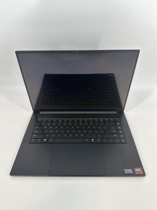 Razer Blade 16 2025 Black 2.0 GHz AMD Ryzen AI 9 365 32GB RAM 1TB Solid State Drive NVIDIA GeForce RTX 5070 8 GB
