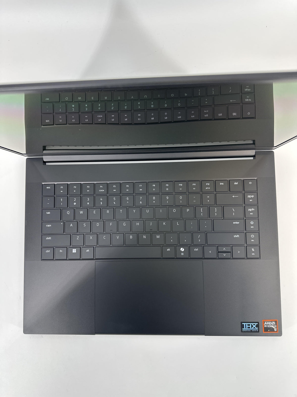 Razer Blade 16 2025 Black 2.0 GHz AMD Ryzen AI 9 365 32GB RAM 1TB Solid State Drive NVIDIA GeForce RTX 5070 8 GB