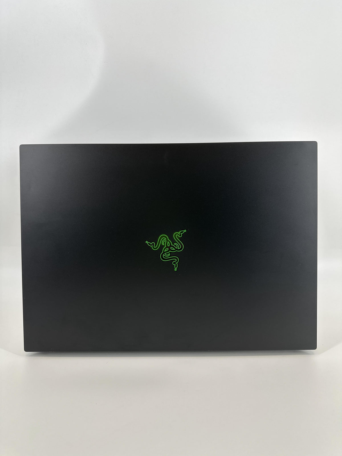Razer Blade 16 2025 Black 2.0 GHz AMD Ryzen AI 9 365 32GB RAM 1TB Solid State Drive NVIDIA GeForce RTX 5070 8 GB